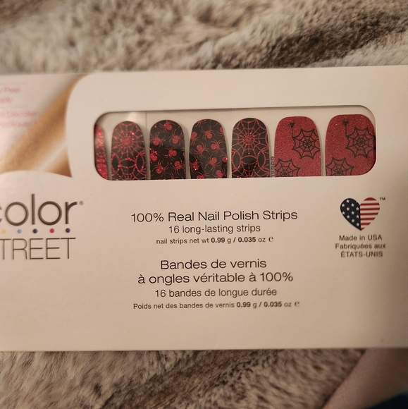Color Street 100% Nail Polish Strips Set - Bugs n' Kisses - Picture 4 of 5